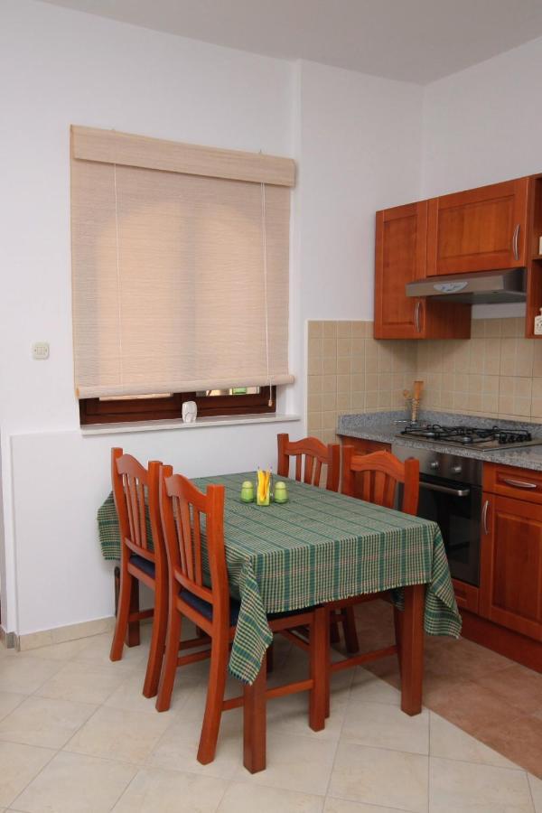 Apartments With A Parking Space Murter - 5100 Bagian luar foto